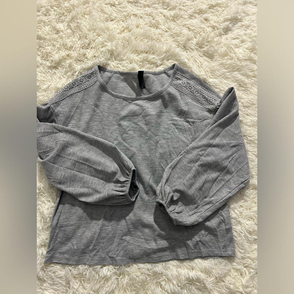 Gray waffle knit shirt. 3/4 length sleeves (puffy) Size small